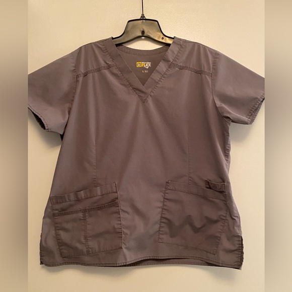Scrub Top: WonderWink Women's Wonderflex Verity
Size large 
Color: grey - Picture 1 of 6